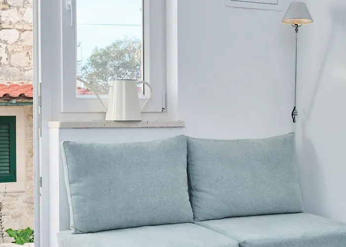 Апартаменты Old Town Hideaway - Cozy House